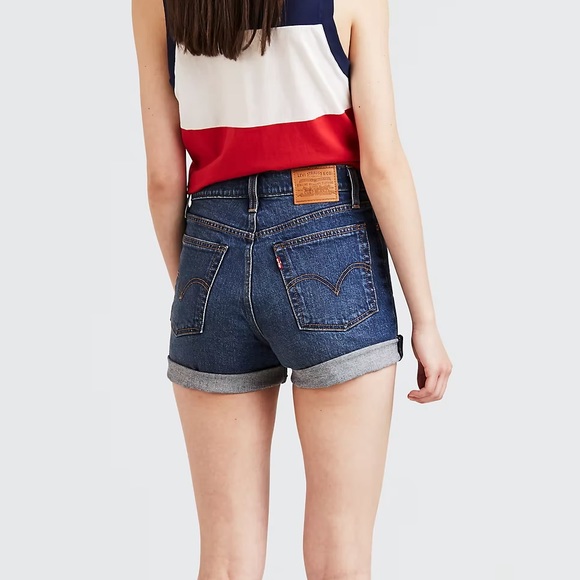 Levi’s Wedgie Fit dark wash shorts // size 26/2 - Picture 3 of 6